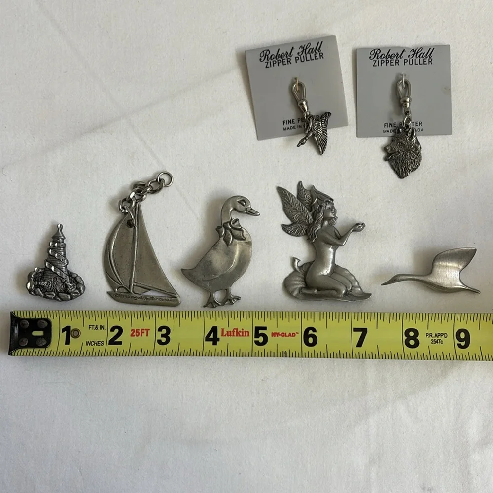 Vintage 1980s lot of signed pewter figures and pins - Picture 10 of 10